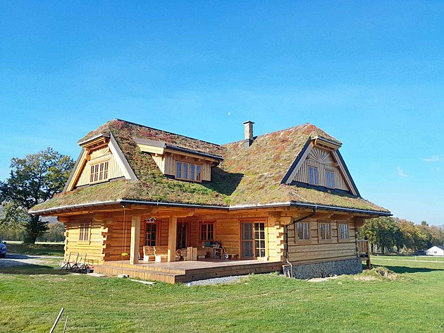 Sruby okouzlí vůní dřeva i originálním interiérem. Nabízí i zdravé bydlení