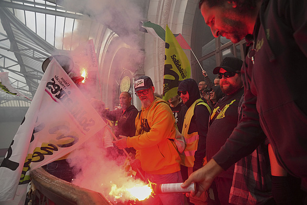 Blokujme všechno! Lecornu se ujal úřadu premiéra, Francií zmítají protesty