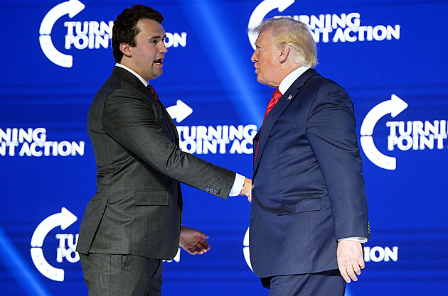 Kirk sekundy před smrtí zlehčoval střelby. Trumpův favorit dráždil a kritizoval i Kyjev