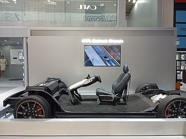 Totální fiasko tradičních automobilek, techniku musí brát z Číny, aby jí stačily