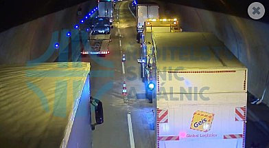 Komplikace na Pražském okruhu. Nehoda kamionů uzavřela Cholupický tunel