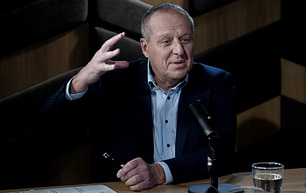 Kunovský: Ať politici nefilozofují a začnou se stavět byty, hrozí průšvih