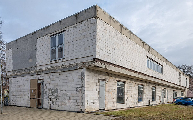 Bývalá restaurace na Slovanském náměstí v Kroměříži se má proměnit na byty