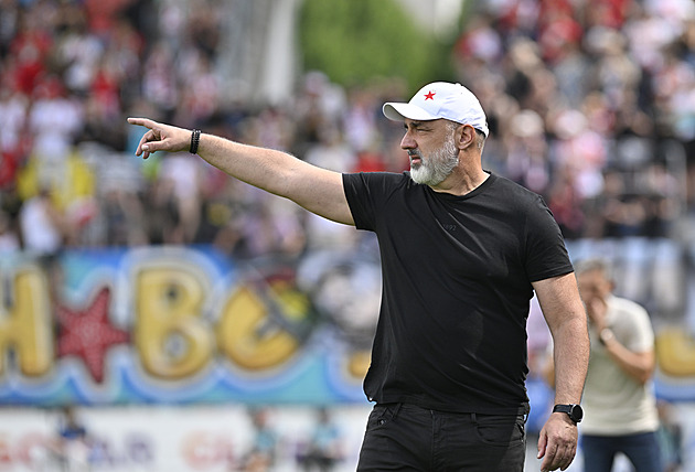 Vím, proč sešívaný dres tíží. Trpišovský o fotbalu i útěku: Do kina chodím v kapuci