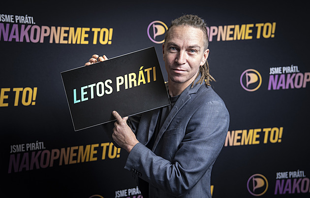 Když porazíme SPD, nechá si Hřib zaplést mé dredy, slibuje exšéf Pirátů Bartoš