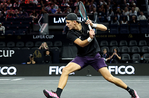 Menšík v Pekingu zvládl první kolo, Krejčíková zdolala světovou jedenáctku