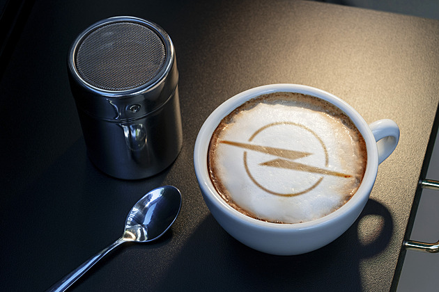 Mezinárodní den kávy slaví i automobilky. Sloužila dokonce i k pohonu