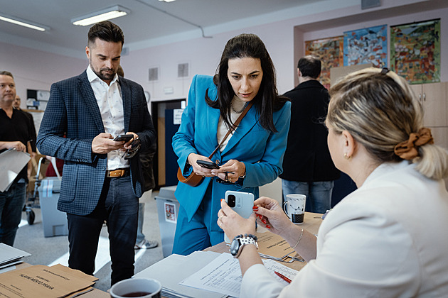 Aplikace eDoklady hlásí problémy. Raději volte plastovou občankou, vyzývá stát