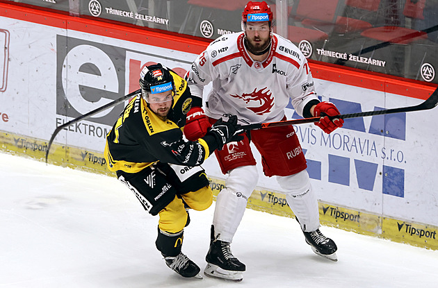 Pět set zápasů v lize? Už asi stárnu, ale pořád jsem hezký kluk, směje se Nedomlel