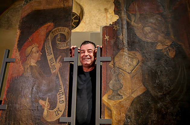 Gotické oltářní desky i motocykl místní legendy. Strakonický hrad zve na novinky