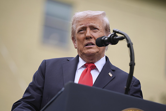 USA uvalí na čínský dovoz dodatečné clo 100 procent, oznámil Trump