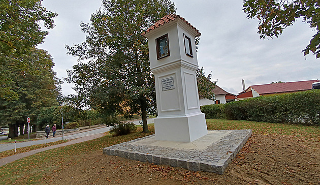 Žádná bitva, ale vojáky tu pohřbili přímo u silnice. Přibyslav opravila zvláštní pomník