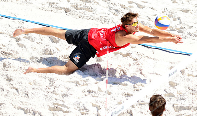 Beachvolejbalisté Trousil se Sedlákem si na Filipínách zajistili osmifinále