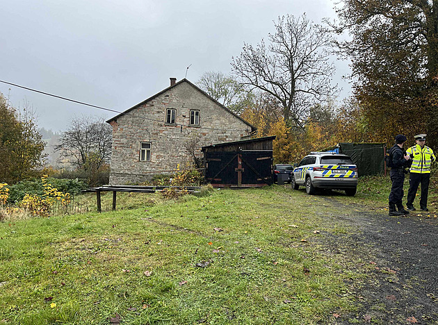 Použil nelegální zbraň, s oběťmi se znal, řekla policie o střelci ze Smržovky