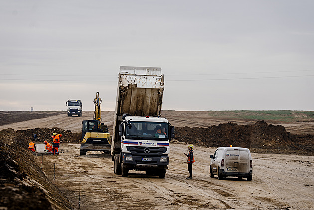 Stavba Pražského okruhu jede naplno. Spory o rozpočet ji nezbrzdí, ujišťuje ŘSD