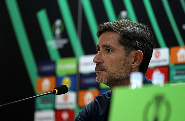 Zářil v Realu, s Koubou venčili psy, v Praze baštil knedlíky. Teď jde Sánchez na Spartu