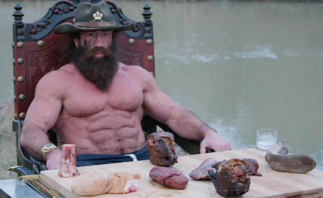 Jedl syrová býčí varlata. Jenže ikona machismu Liver King též sypala steroidy