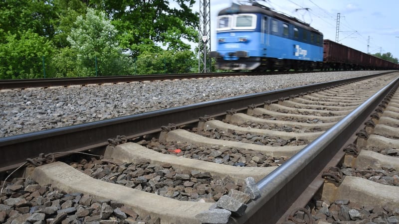 Vlak srazil u Kolína člověka. Provoz koridoru na Prahu byl omezen, spoje nabíraly zpoždění