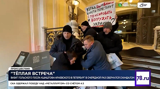 V Rusku napadli polského velvyslance. Před zbitím ho zachránili bodyguardi