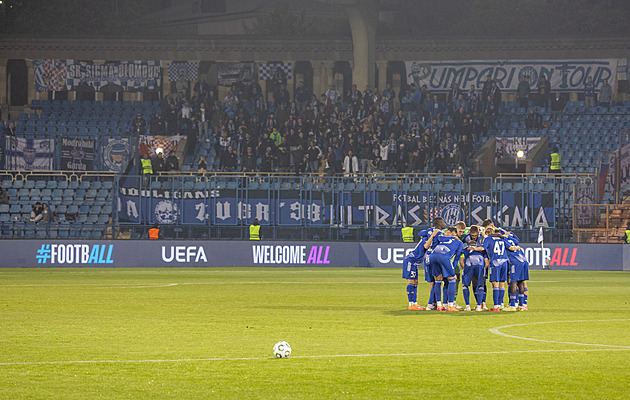 Pokuta i podmínka. UEFA trestá Olomouc za chování fanoušků v Jerevanu