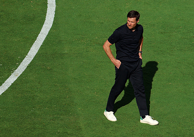 Pravidla hvězdám nevoní. Sledovanou misi Xabiho Alonsa v Realu provází kritika