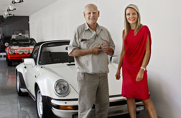 Malíř Theodor Pištěk miloval vozy Porsche. Po silnici jel rychlostí 293 km/h