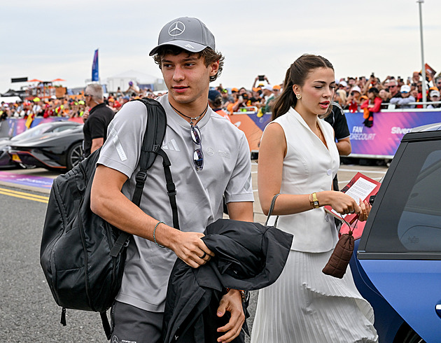 Jednou mu vzala i boty. Antonelli potkal svou přítelkyni z Česka na motokárách