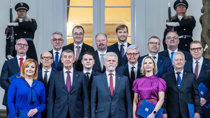 ON-LINE: Babišova vláda jde žádat o důvěru. Mluvčí Kremlu zůstává ve funkci, zlobí se opozice