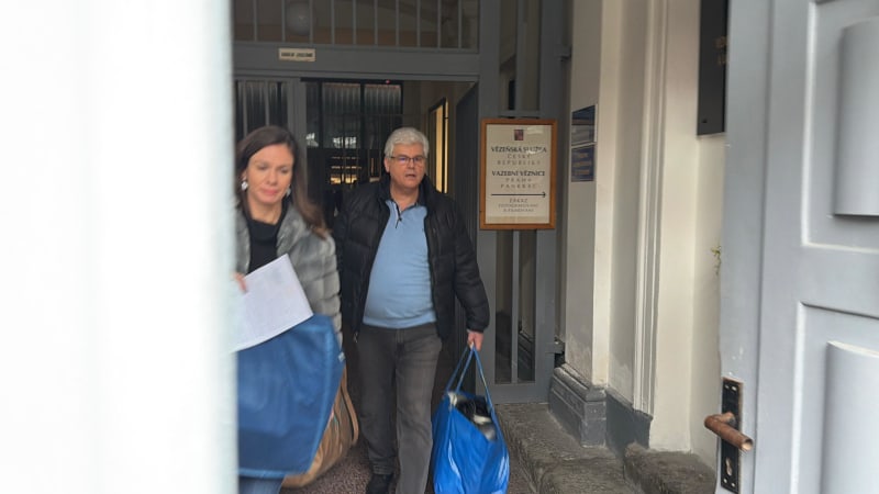 Ludvíka propustil soud z vazby. Bývalý šéf motolské nemocnice má nařízený dohled