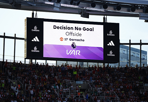 Ofsajdovou revoluci by fotbal testoval v Kanadě. Které novinky budou už na MS?