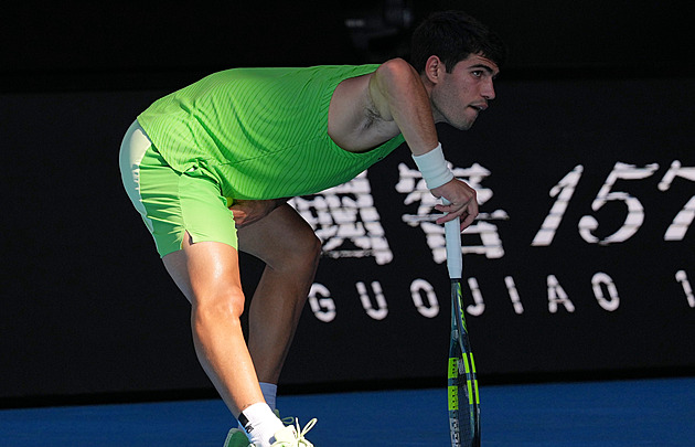 Heroický výkon Alcaraze! Trápily ho křeče, ztratil vedení 2:0. Přesto je ve finále