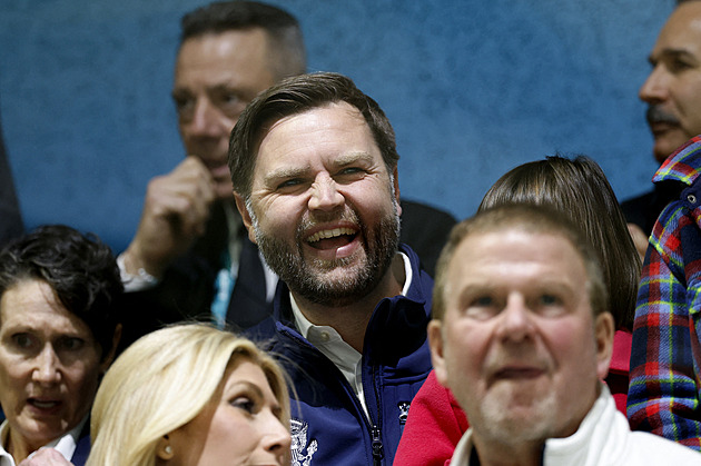 Tři metry od Vance s Rubiem. Jak Trumpovi věrní podporovali USA proti Češkám