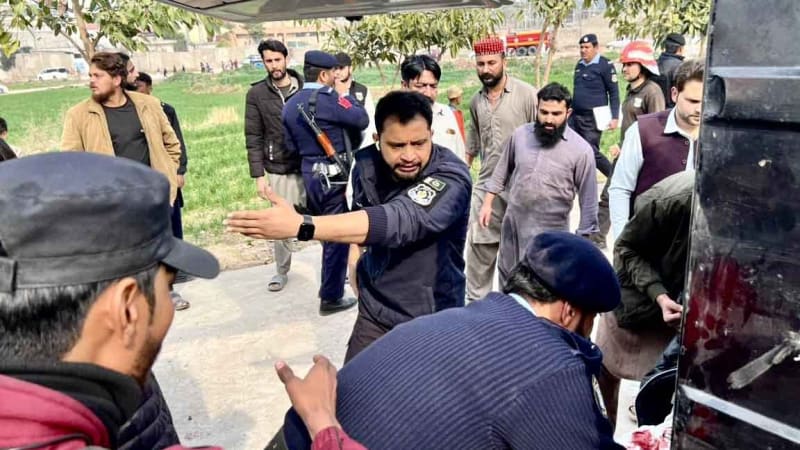 Tragická exploze v mešitě: Výbuch zabil v Pákistánu desítky lidí. Úřady nastínily příčinu