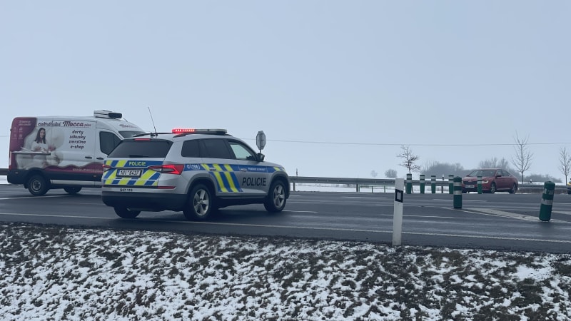 Tragická nehoda na Vsetínsku: Srazila se dodávka s náklaďákem, jeden z řidičů zemřel