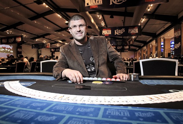 Policie stíhá dva lidi za kolaps miliardáře a ochránce Gottových Tsoukernika