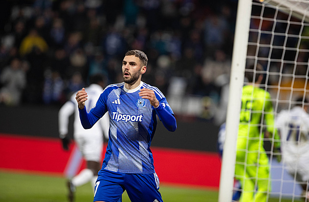 Opět slabá efektivita, přesto pozitivní dojem. Sigma si zahrává. Proč nestřídala?