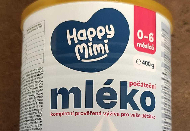 Nebezpečné toxiny se našly v dalším mléku pro kojence. Na které si dát pozor