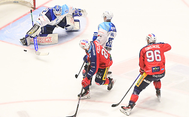 ONLINE: Pardubice vedou nad Kometou. Plzeň bojuje s Vary, Sparta čelí Liberci