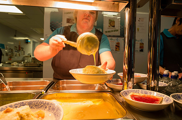 Kuchařka měla žloutenku, jídelnu škola v Brně zavřela. Personál je v karanténě