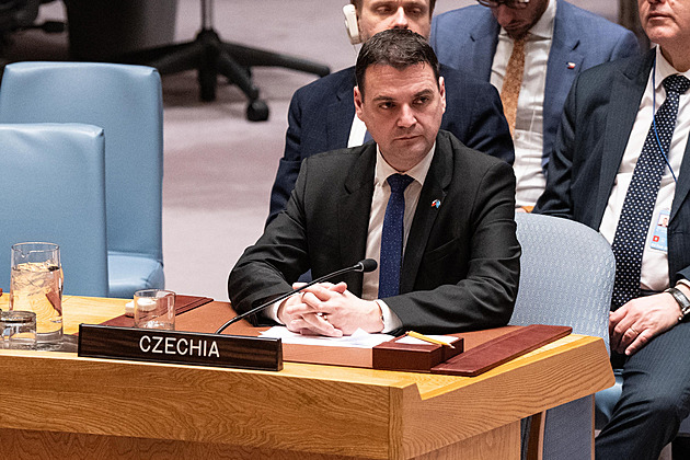 V Íránu víme o třech Češích, uvedl ministr Macinka. Evakuační lety se neplánují