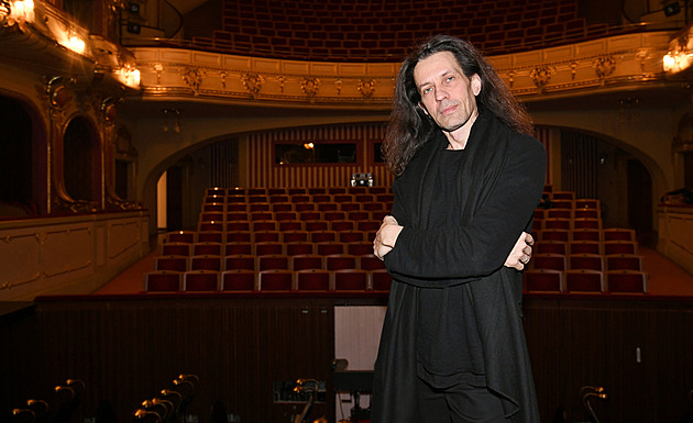 I já kupuji jogurty ve slevě, usmívá se ruský baletní mistr. Domov našel v Ústí