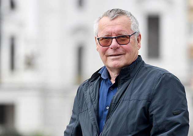 Kritizovaný primátor na odpis? Nahradit by ho mohl úspěšný baskeťák, zní Ústím