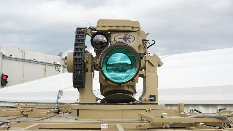 Ničivé drony propálí jako papír. Sci-fi lasery už reálně válčí, mají ale i nečekané limity