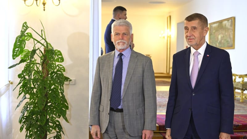 Pavel rozpočet podepíše v pátek. S Babišem se „rámcově“ dohodli na velvyslancích