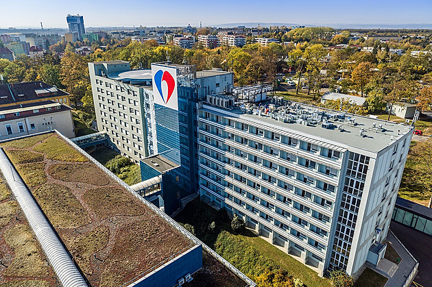 Že jsou pacienti ze studie s defibrilátory v pořádku? Moje máma zemřela, líčí Martin