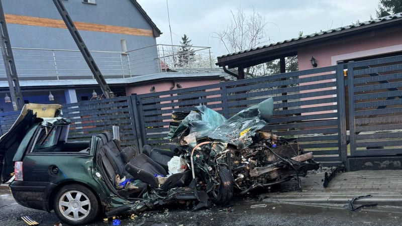 Tragédie u polských hranic: Střet s kamionem nepřežili tři lidé. Hlavní tah na Vratislav stojí
