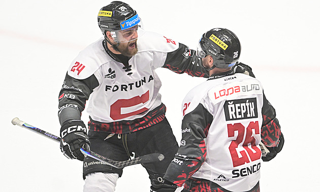 ONLINE: Druhá semifinále. Sparta vede v Pardubicích, Vary rychle skórují v Třinci