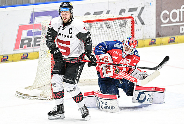 ONLINE: Sparta - Pardubice. Domácí čelí mečbolu. Doplní hosté extraligové finále?