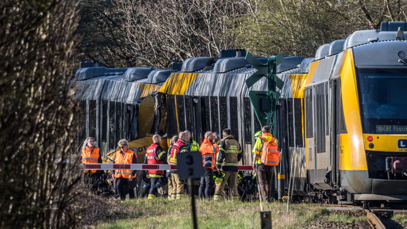 Tragická srážka vlaků v Dánsku: Čtyři lidé jsou v kritickém stavu, zasahoval vojenský vrtulník