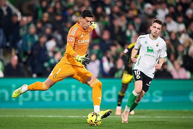 To se nikdy nemělo stát. Vyloučený gólman dal pěstí soupeři a vyprovokoval potyčku